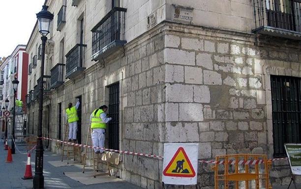 Con los planes de empleo se han hecho trabajos como el pintado de rejas del Cívico de San Juan/PCR