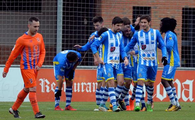 La Arandina celebrando un gol/Santoi otero/EFE