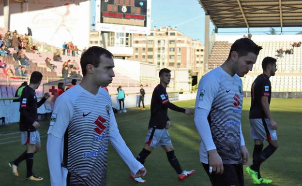 El Burgos CF sigue mirando hacia abajo/Cristina López Reques