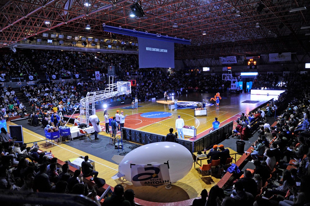 El Polideportivo se llenó por una buena causa/María González