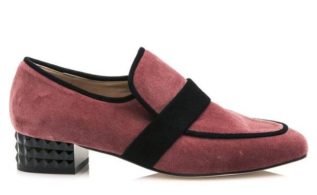 El terciopelo es tendencia esta temporada en ropa y calzado, como este mocasín de Hannibal Laguna El terciopelo es tendencia esta temporada en ropa y calzado, como este mocasín de Hannibal Laguna