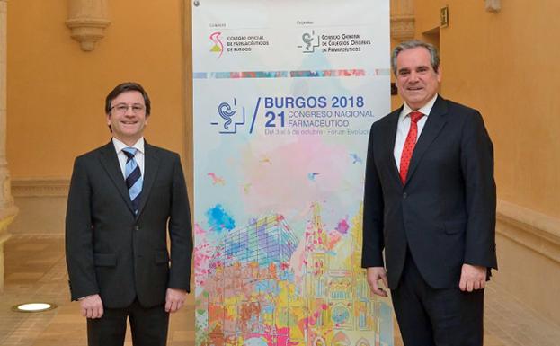 El presidente del Consejo General de Colegios Oficiales de Farmacéuticos, Jesús Aguilar, y el presidente de Colegio de Farmacéuticos de Burgos, Miguel López/