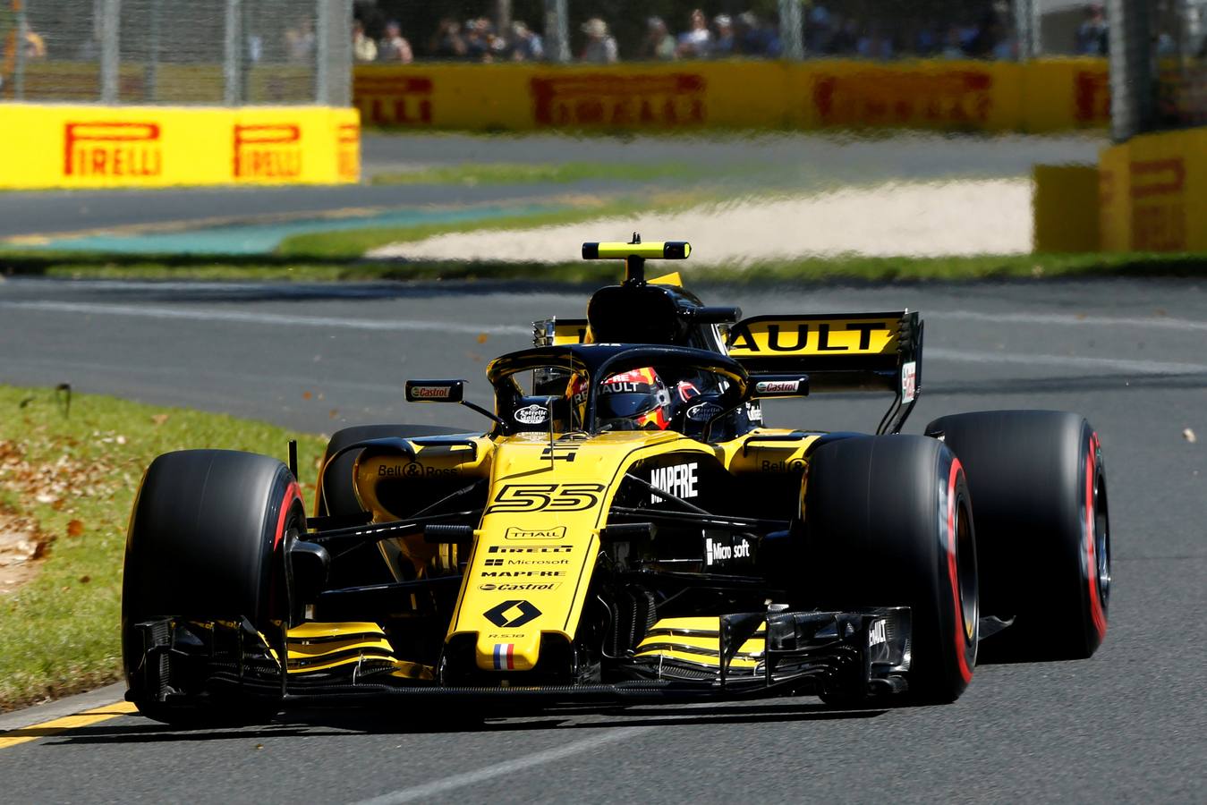Carlos Sainz, con su Renault en Melbourne.