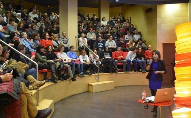 El Foro Solidario acoge encuentros educativos para padres, madres, educadores y docentes
