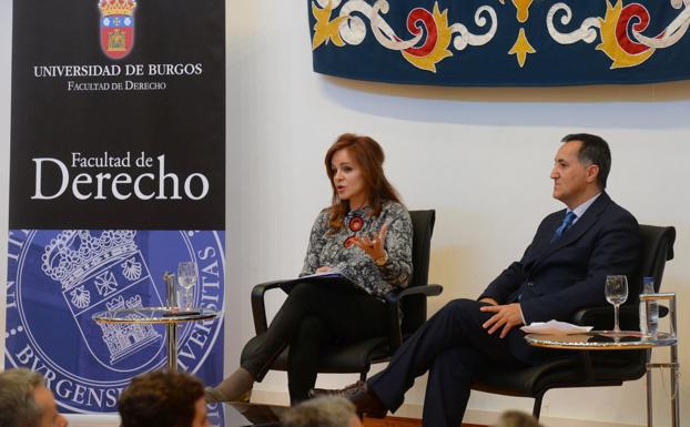 La presidenta de las Cortes de Castilla y León, Silvia Clemente, imparte la conferencia 'El Estatuto de Autonomía en Castilla y León. 35 años de Progreso'/Ricardo Ordóñez / ICAL