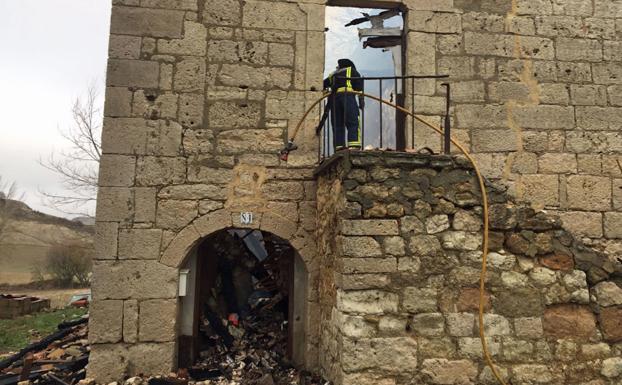 Imagen de la intervención de los bomberos tras el incendio/BurgosConecta