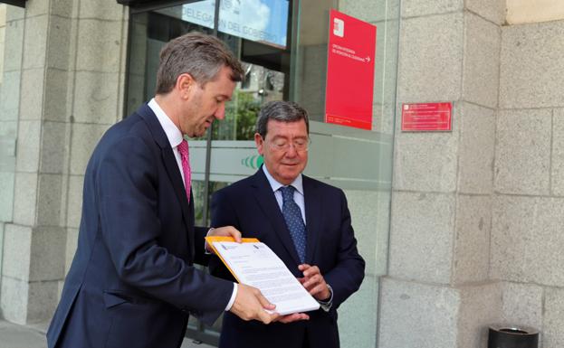 Javier Lacalle, alcalde de Burgos, y César Rico, presidente de la Diputación han registrado la última documentación solicitada por el Ministerio/IAC