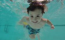 Lánzate a la piscina