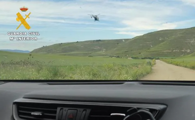 El helicóptero durante la búsqueda de la mujer. /GUARDIA CIVIL