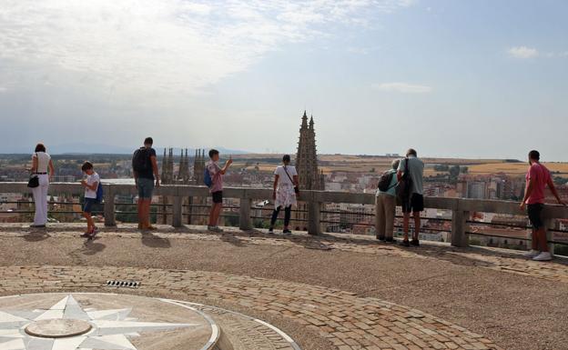 Turistas en el mirador de Burgos./PCR